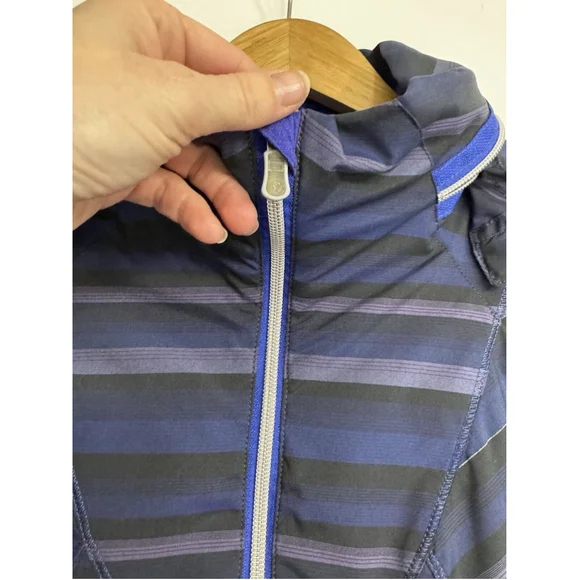 Lululemon Women's 4 Blue Black Striped Zip Front Run Hustle Jacket Packable Hood - Picture 2 of 14